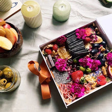 Load image into Gallery viewer, DELUX CHEESE GRAZING BOX (SMALL)
