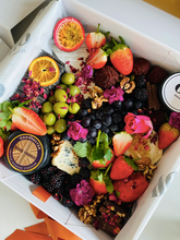 Load image into Gallery viewer, DELUXE CHEESE GRAZING BOX(LARGE)
