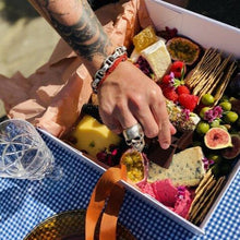 Load image into Gallery viewer, DELUXE CHEESE GRAZING BOX(LARGE)
